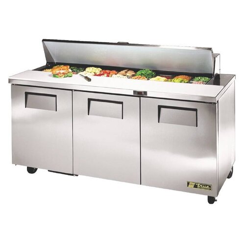  True 3 deuren saladette, 538 liter, geleverd met 18x1 / 6 GN-bakken 