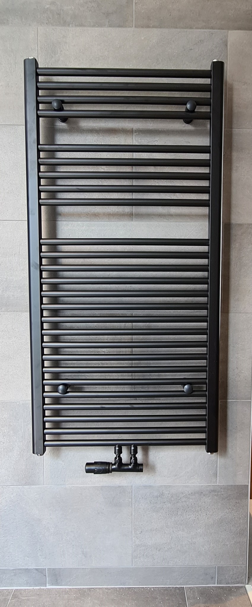 Radiator Lydia 120x60 cm mat zwart met midden-onderaansluiting