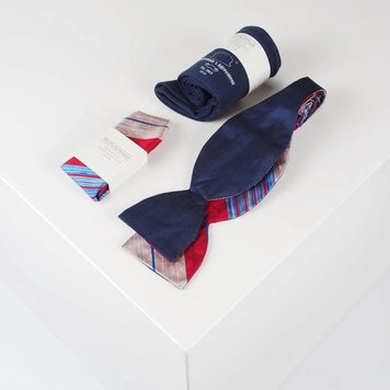 THEACCESSORYBOX by Gentleman's Agreement Accessoire-Set - Einstecktuch, Fliege, Socke - Dunkelblau/Rot