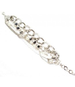 Armband met witte parels en zilveren kettingen met strass