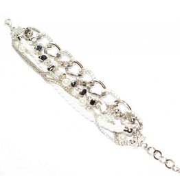 Bracelet with white pearls and silver chains with strass