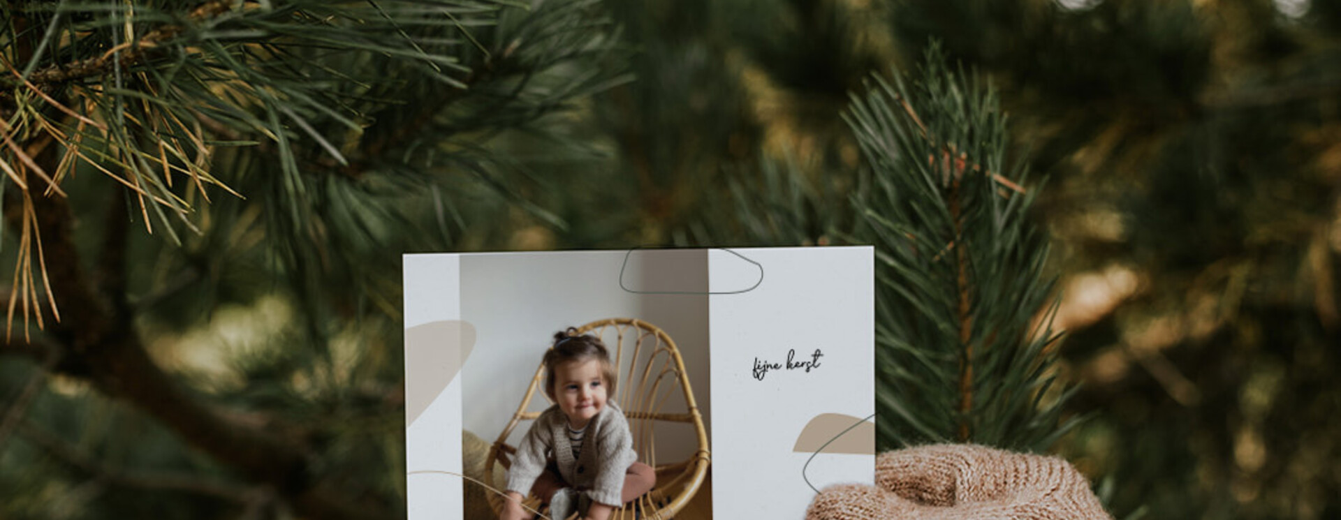 Ontdek hier ons aanbod kerstkaarten met eigen foto. FestLab
