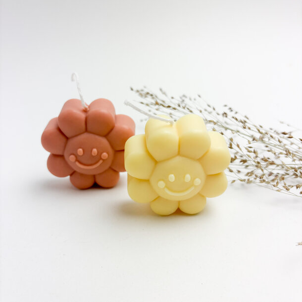 Kaars lachende bloem