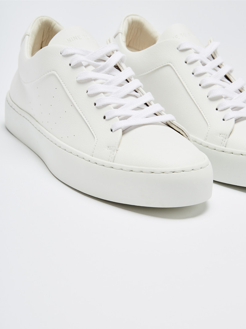 Laced Sneaker #boi all white (v)