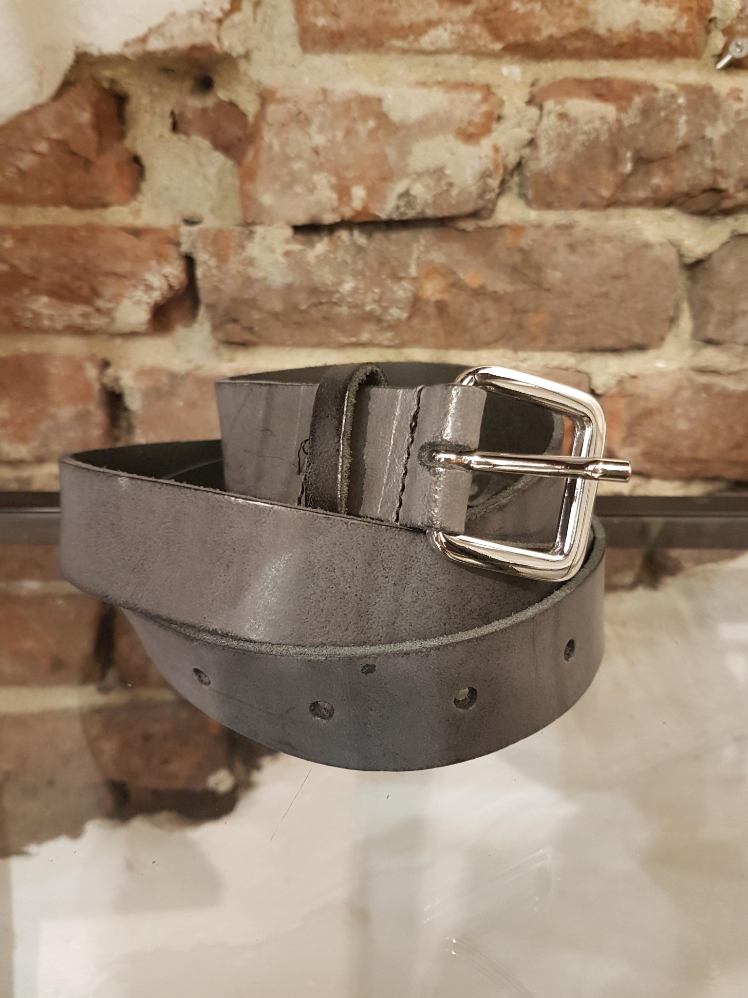 essence Edelsteen Recensie grey leather ceintuur 2,8 cm zilver - OOPZ