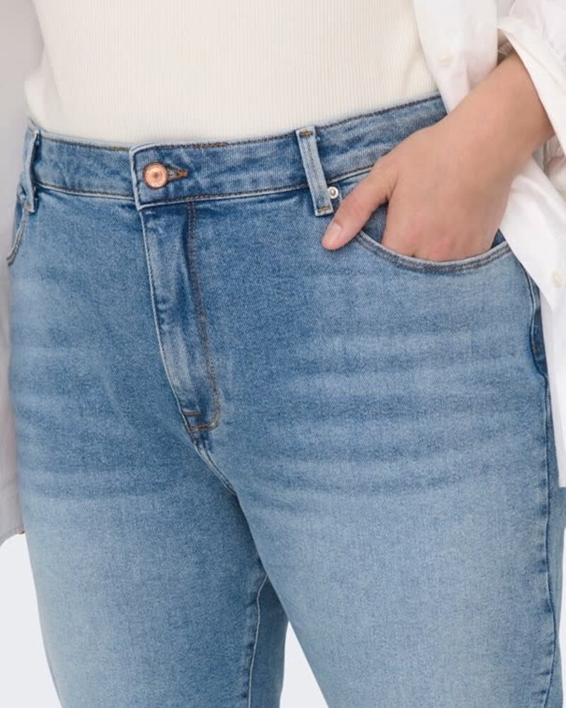 Only Carmakoma straight fit/mom jeans Mily