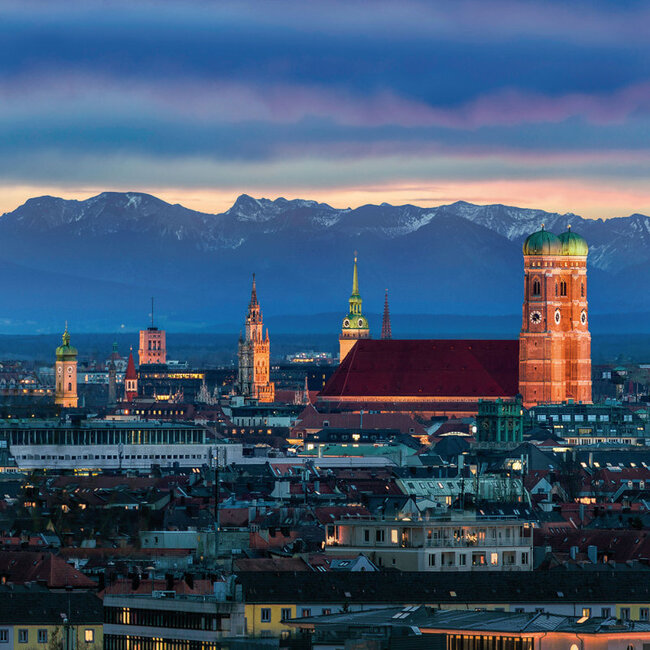Buying Munich Calendar 2024? Order online quickly and easily