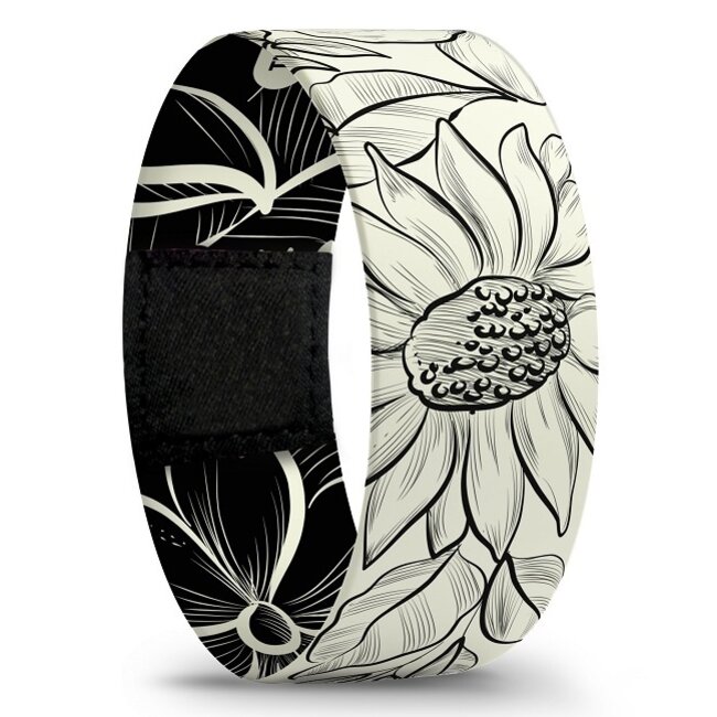 Pulsera Gives Flowers