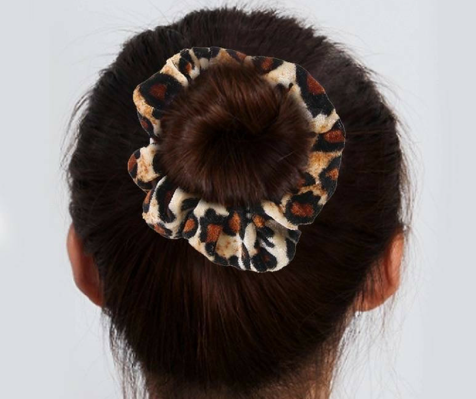 scrunchie velvet knot haarstijl