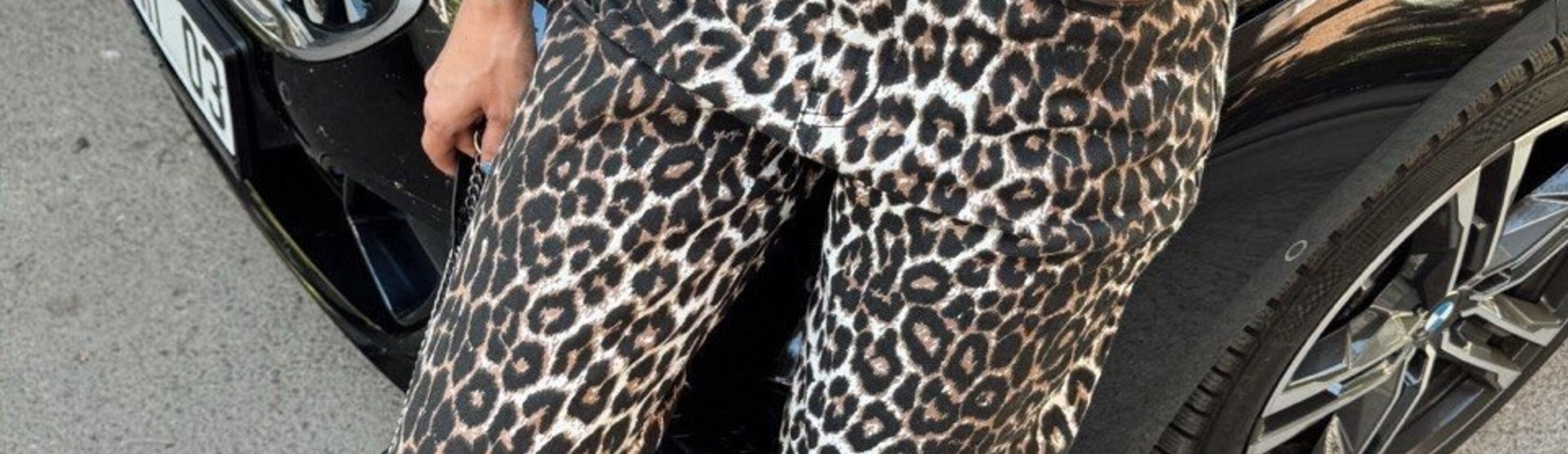 De Tijdloze Stijl van Leopard Jeans: Hoe je deze Trend Moet Rocken.