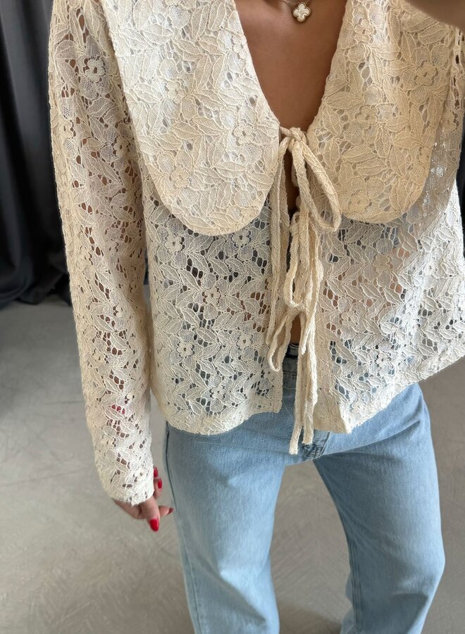 Blouse Met Strikjes en Ruffle Kraag Poppy