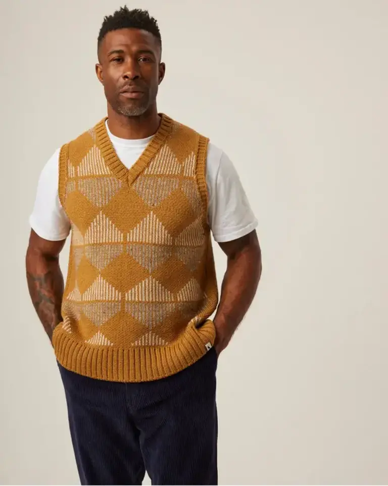 Peregrine Pattern sweatervest wheat