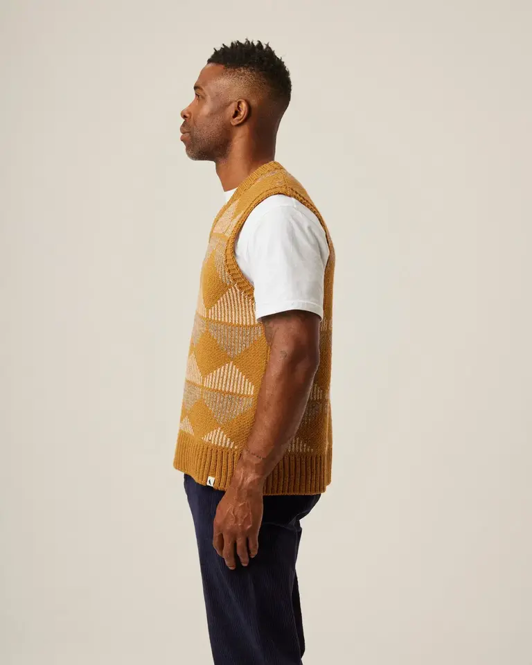 Peregrine Pattern sweatervest wheat
