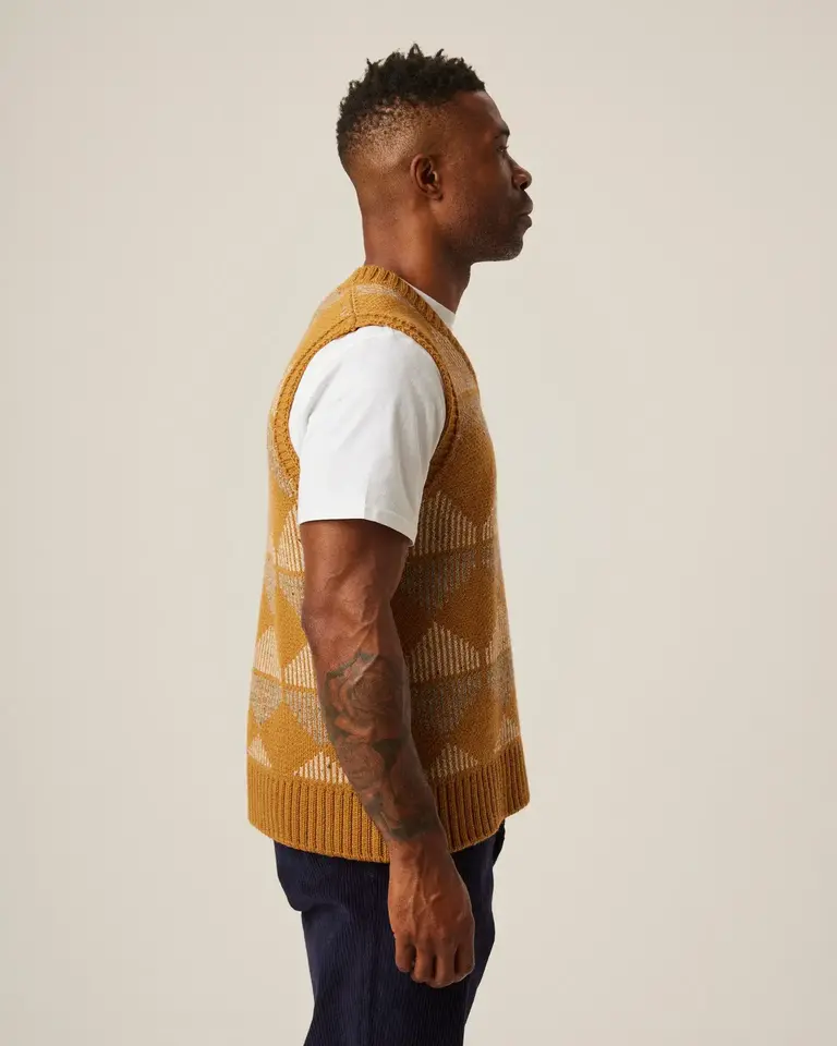 Peregrine Pattern sweatervest wheat