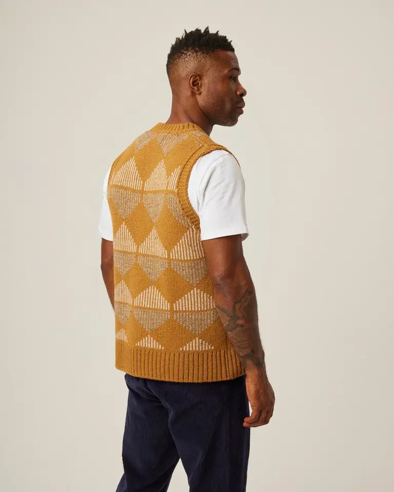 Peregrine Pattern sweatervest wheat
