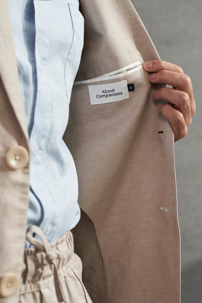 About Companions Enver Blazer Linen Sand