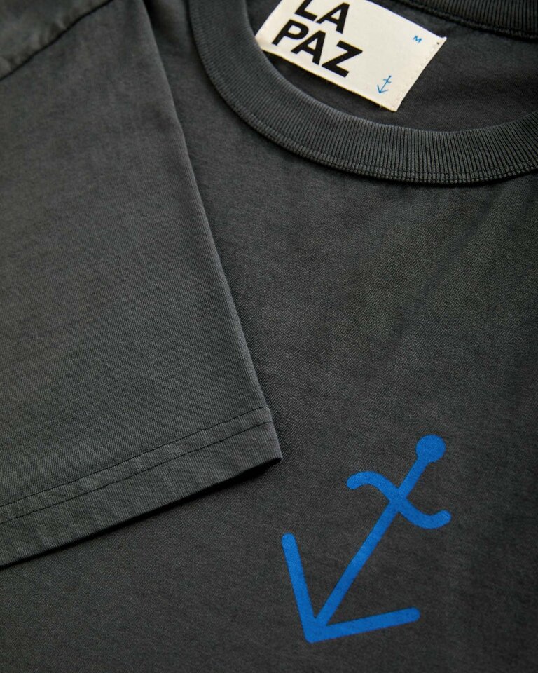 La Paz Dantas t-shirt black sand/yves blue logo