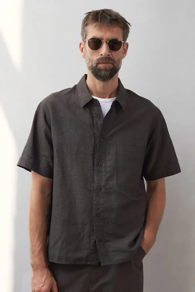About Companions KLAAS linen coffee shirt