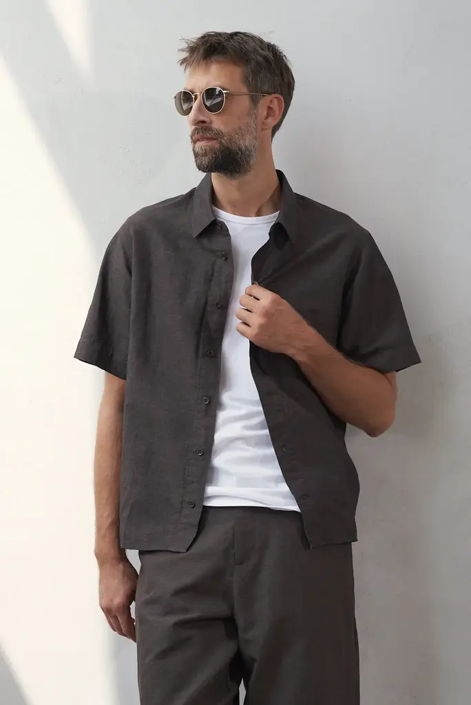 About Companions KLAAS linen coffee shirt