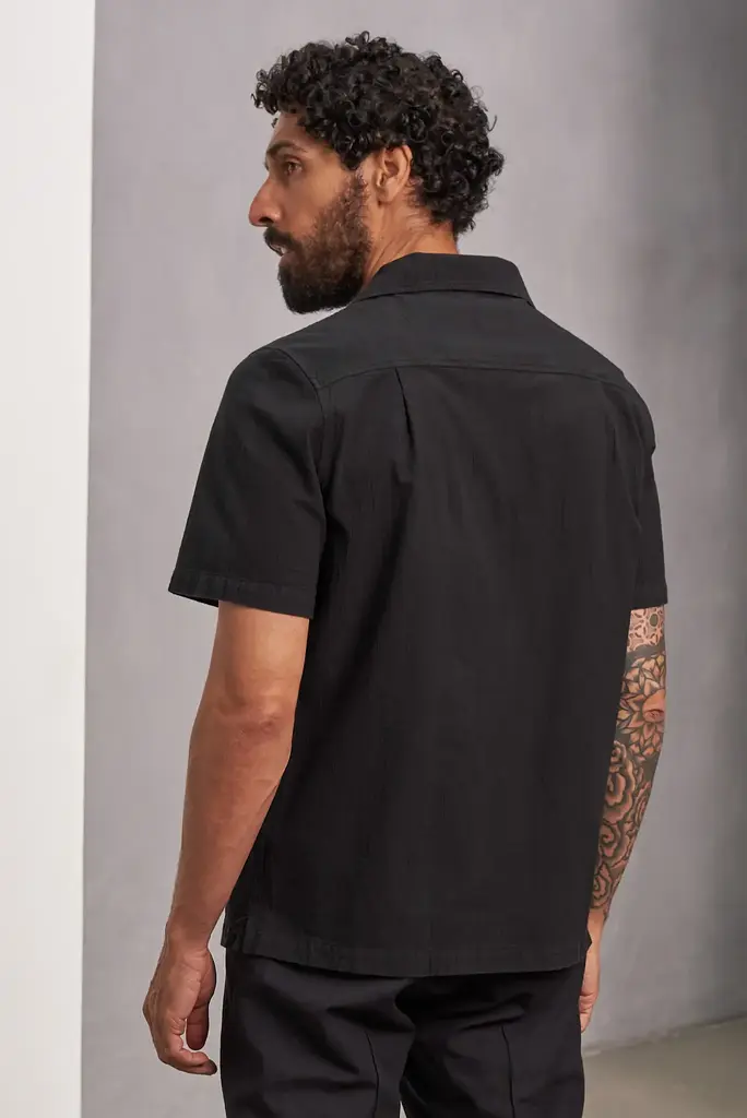 About Companions KUNO shirt eco crincle black