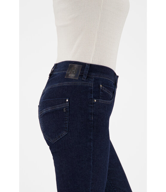 107076-670701/7268 Zuri135