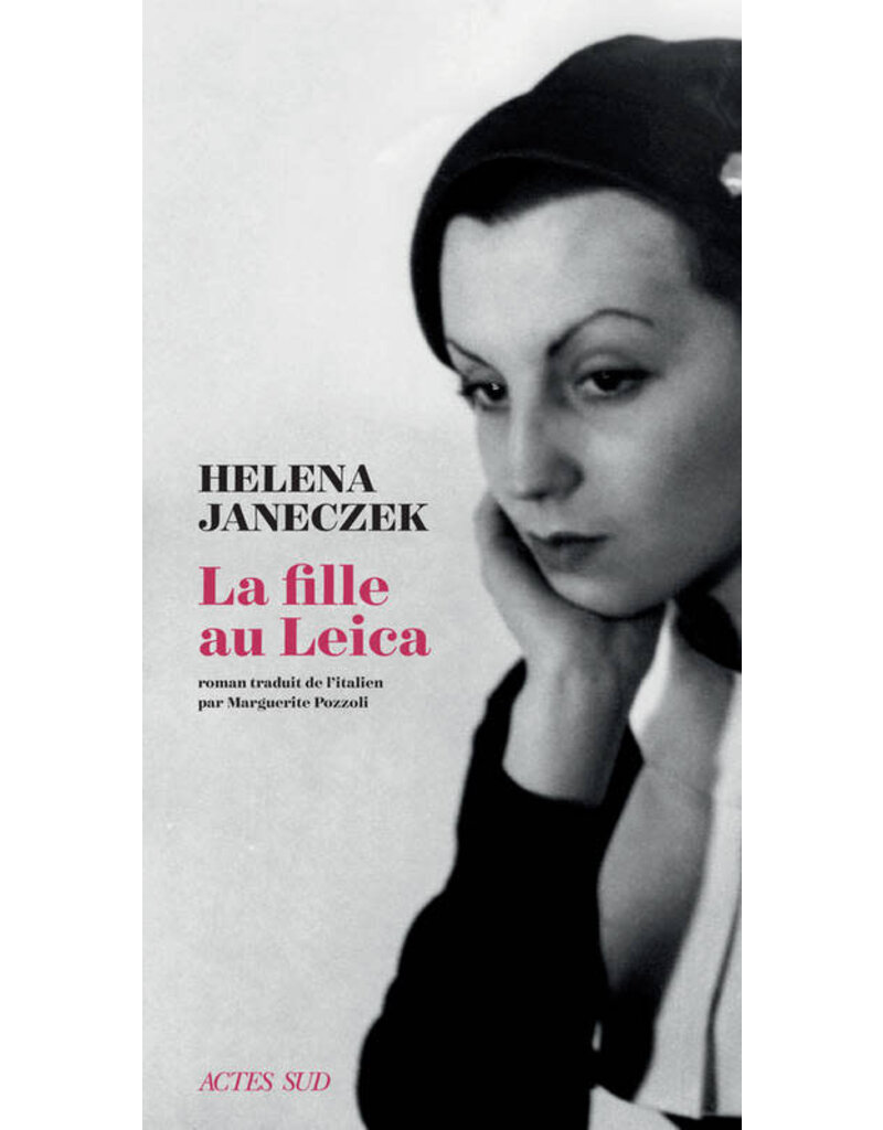 JANECZEK Helena La jeune fille au Leica