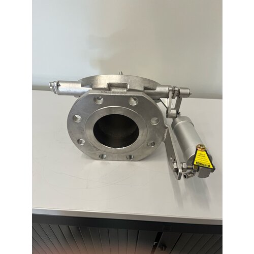 DN100 45° pneumatisches Bodenventil - dampfbeheizt - Spitzkegel GUARD™ DN100 45° pneumatisches Bodenventil - dampfbeheizt - Spitzkegel