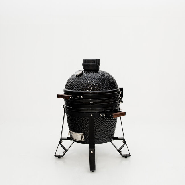The Bastard kamado’s en BSTRD Compact keramische kamado BBQ met plate setter, RVS houtskoolmand en onderstel