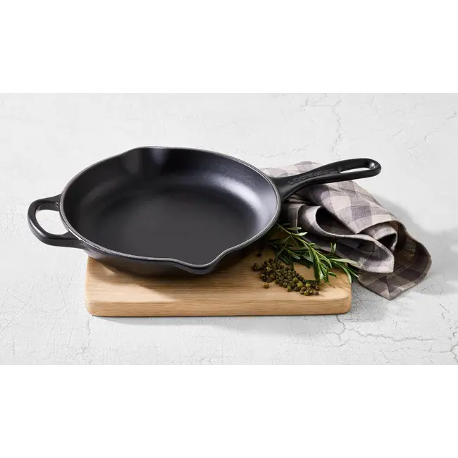 Le Creuset Skillet Mat Zwart – geëmailleerde gietijzeren koekenpan voor inductie, oven en grill