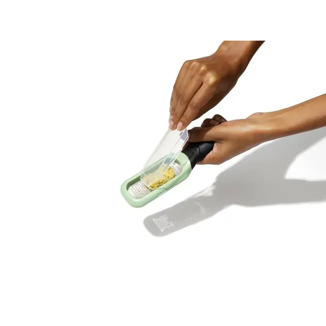 OXO Good Grips Gember- en Knoflookrasp RVS met Beschermhoes