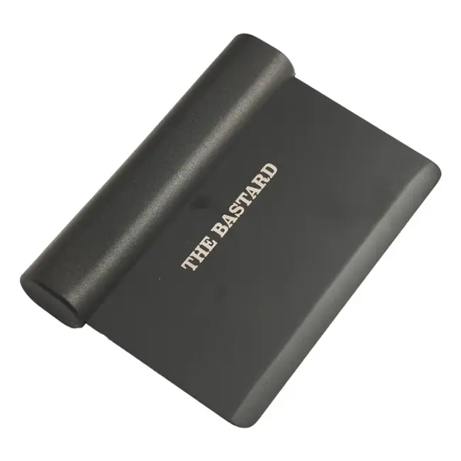 The Bastard Precision Scraper - BBQ reiniger en deegschraper voor kamado, plancha en keuken