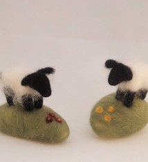 De Wolshoop Schaapje op gras