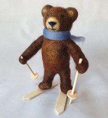 De Wolshoop Beer op ski's