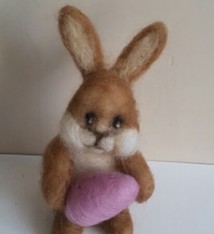 De Wolshoop Paashaasje met ei