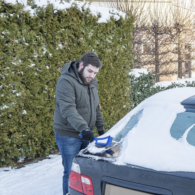 ProPlus Sneeuwborstel met ijskrabber - ergonomische handgreep - compact - extra sterke borstelharen - 37 cm
