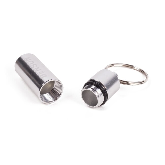 Benson Zilveren aluminium pillendoosje - waterdicht - met sleutelring - 52 x 14 mm