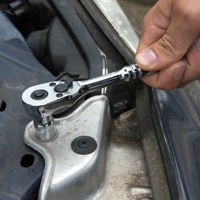 Silverline Ratelsleutel - chroom-vanadiumstaal - 1/4 inch - 72-tands omkeerbaar 62 Nm - hoogglans zilver - voor doppen en montage