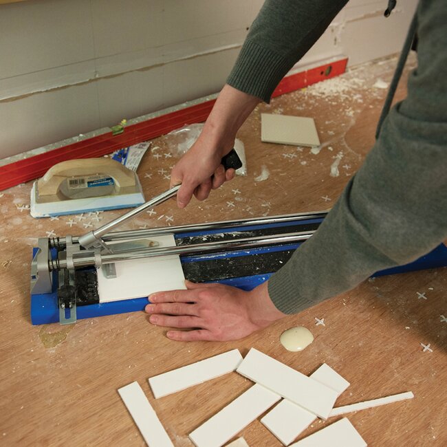 Silverline handmatige tegelsnijder - stalen basis, hardmetalen snijwiel, schaalverdeling - 600 mm - glas en keramiek