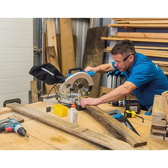 Silverline Verstek- en afkortzaag - metalen constructie - Ø 210 mm - 0-45° verstek en afschuining - voor hout, metaal en kunststof