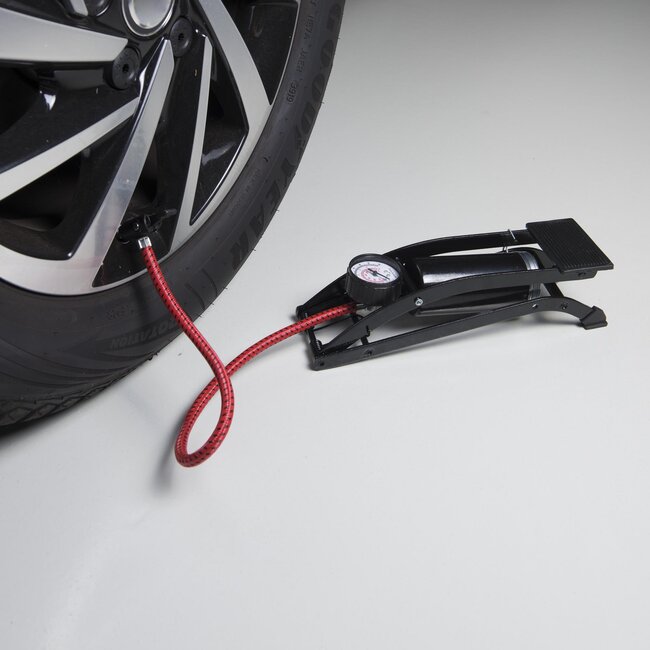 Benson Voetpomp met manometer - enkele cilinder - maximaal 7 bar - compact ontwerp