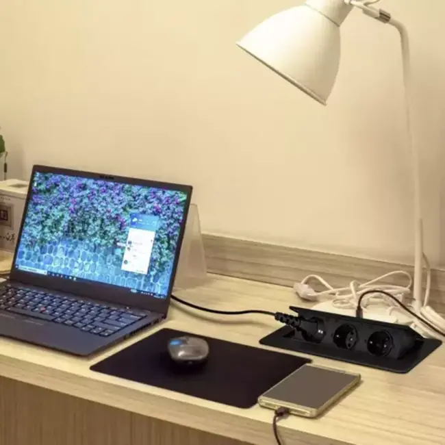 Izoxis Inbouwbare Triple Stopcontact: Stijlvolle Stroomoplossingen