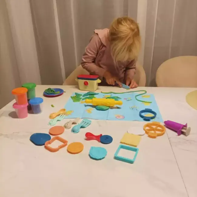 Kruzzel Boetseerklei Set - Een Wereld van Culinaire Creativiteit voor Kinderen