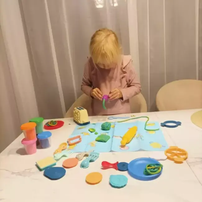 Kruzzel Boetseerklei Set - Een Wereld van Culinaire Creativiteit voor Kinderen