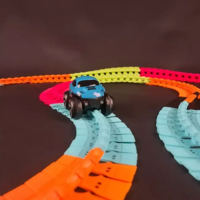 Kruzzel Flexibele Racebaan: 192-Delige Set met LED Auto