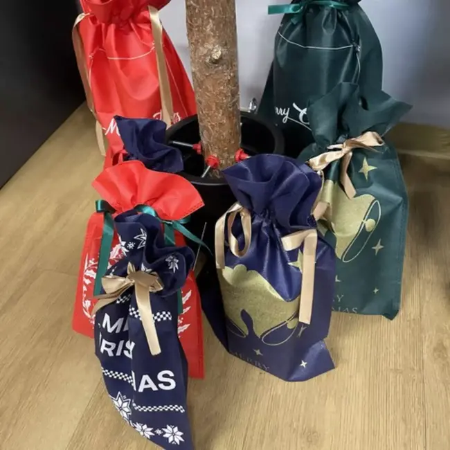 Malatec Kersttassen Set van 8 - Decoratieve Cadeauzakken in Verschillende Maten