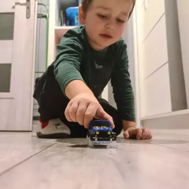 Kruzzel Glowing Race Car: Lichtgevende Sensatie voor Uw Racebaan