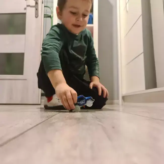 Kruzzel Glowing Race Car: Lichtgevende Sensatie voor Uw Racebaan