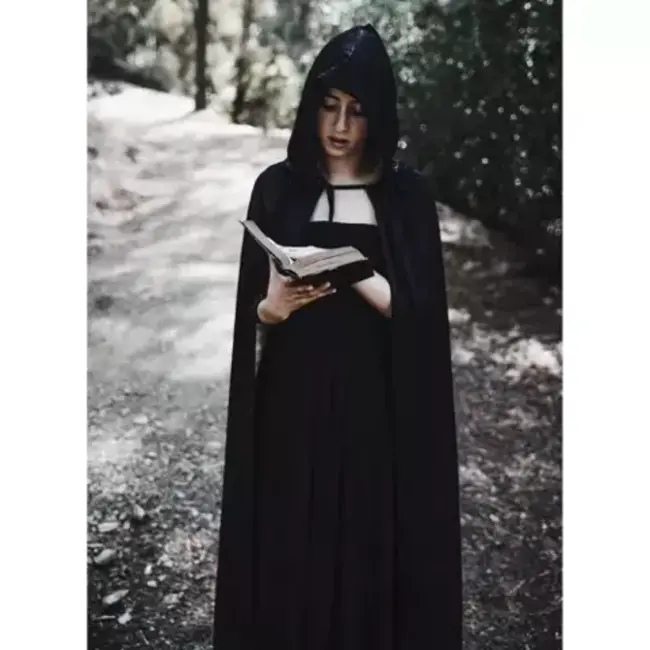 Malatec Lange Cape met Capuchon - Een Essentieel Kostuumstuk