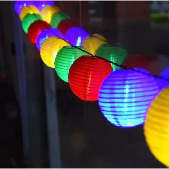 Gardlov  Solar Garland 3,5m met Kleurrijke Lichtbollen - Duurzaam en Sfeervol - 10 Lichtbollen