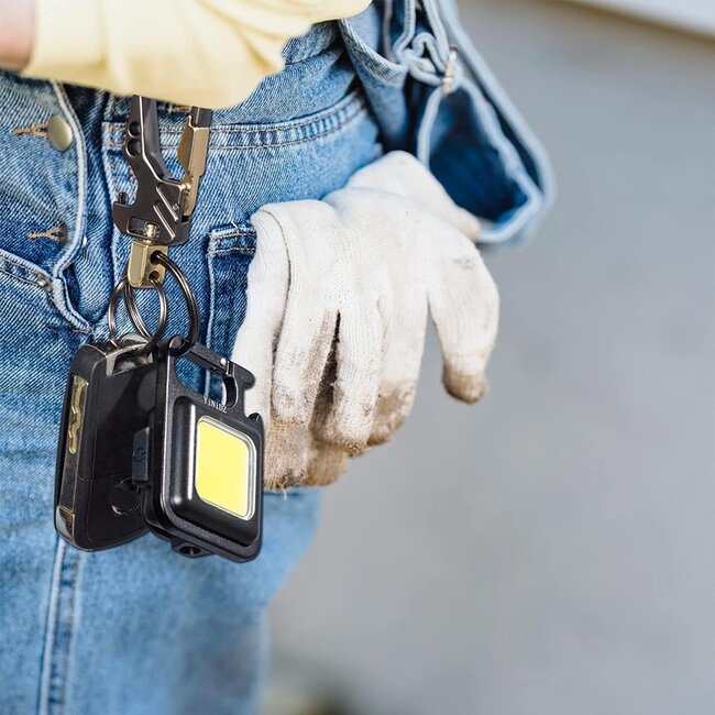 Hofftech Compacte oplaadbare sleutelhanger zaklamp - 230 lumen - met flesopener en USB-opladen